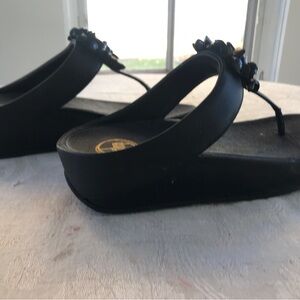 Fitflop toe post thong flip flop with decorative “ blossom “ front.